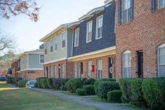 Quinn Court Apartments in Albany, GA - Building Photo - Building Photo