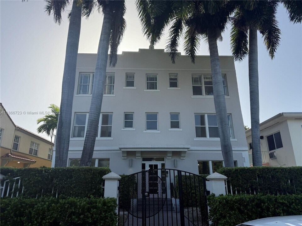 1027 Pennsylvania Ave in Miami Beach, FL - Building Photo