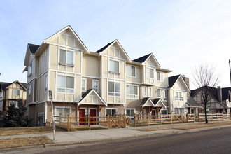 926 Sherwood Blvd NW in Calgary, AB - Building Photo - Building Photo