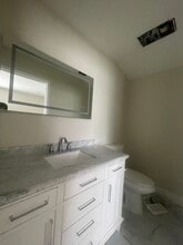 1666 W Chanticleer Rd in Anaheim, CA - Foto de edificio - Building Photo