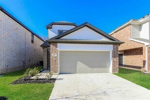 1304 Esther Ln in Ennis, TX - Building Photo