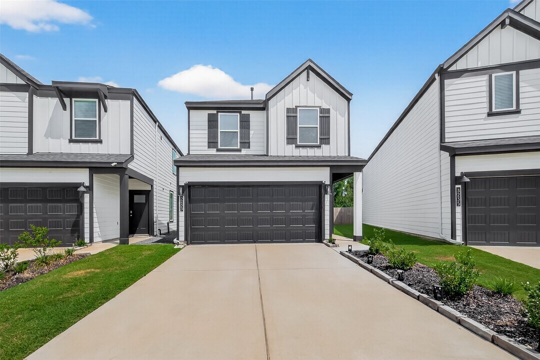3233 Creston Gate Dr in Houston, TX - Foto de edificio
