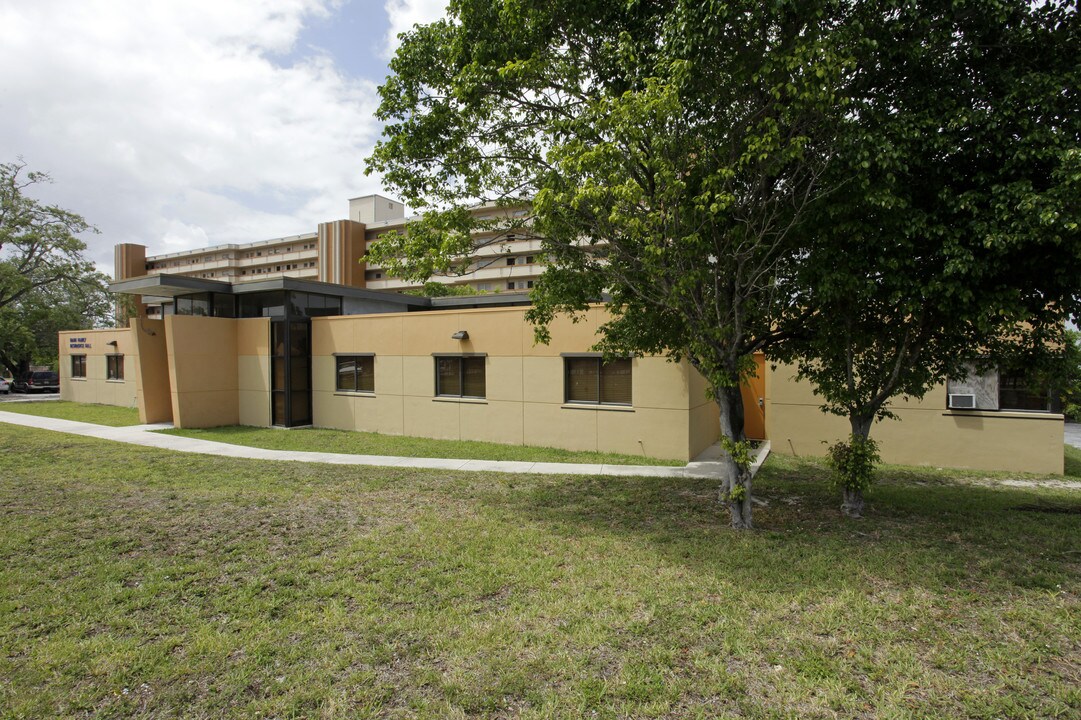 Hahn Family Residence Hall in North Miami Beach, FL - Building Photo