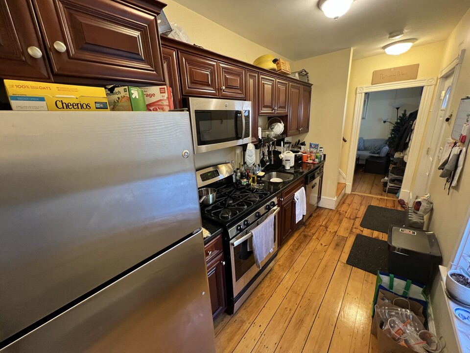 14 White Street Pl, Unit R in Somerville, MA - Foto de edificio