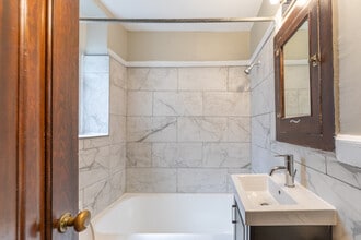 Dundonald Arms in Toronto, ON - Building Photo - Building Photo