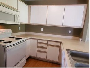 237 W Kellogg Rd in Bellingham, WA - Building Photo - Building Photo