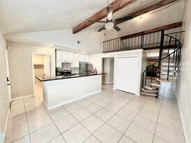 9164 Wilcrest Dr in Houston, TX - Building Photo