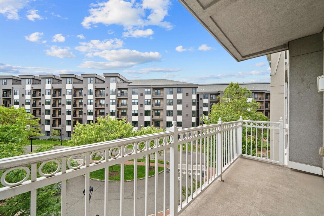 4 Constellation Pl in Jersey City, NJ - Building Photo