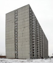 Capital towers in Ottawa, ON - Building Photo