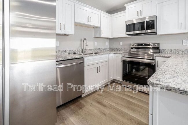 611 Fall Meadow Ln in Belton, MO - Building Photo - Building Photo