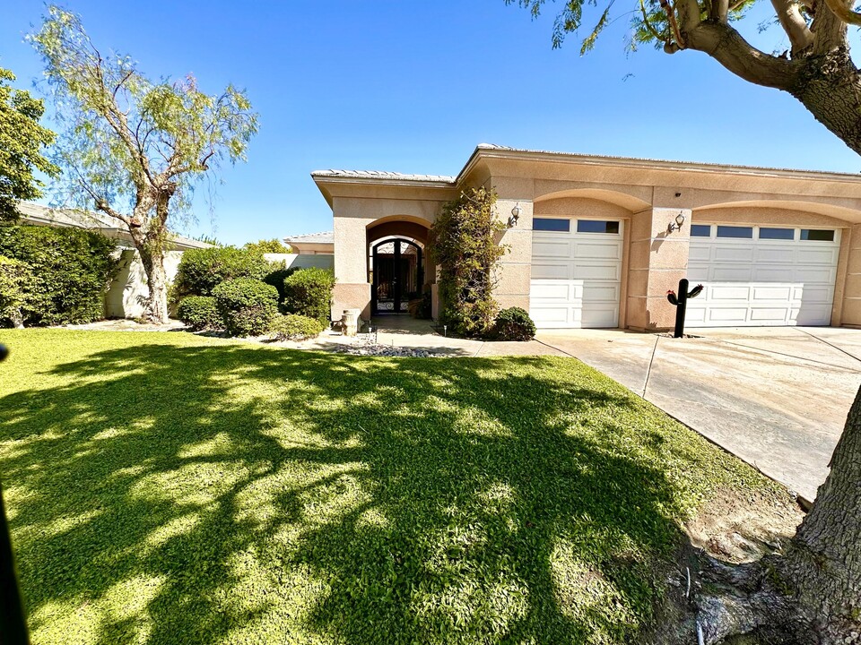 62 Victor Hugo Rd in Rancho Mirage, CA - Foto de edificio