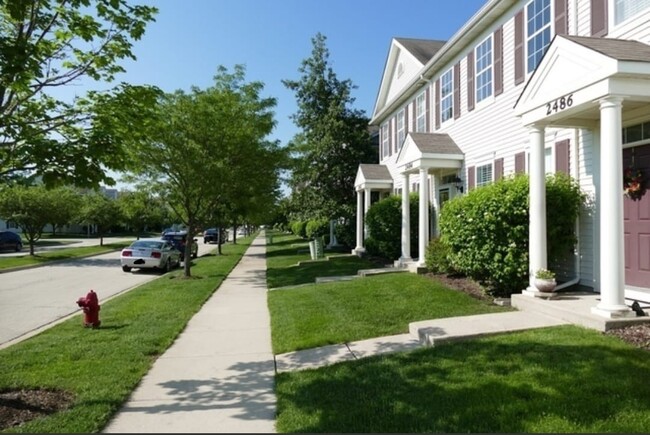 2486 Georgetown Cir in Aurora, IL - Building Photo - Building Photo
