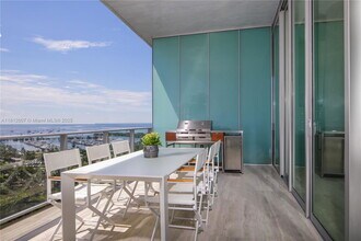 2675 S Bayshore Dr in Miami, FL - Building Photo - Building Photo