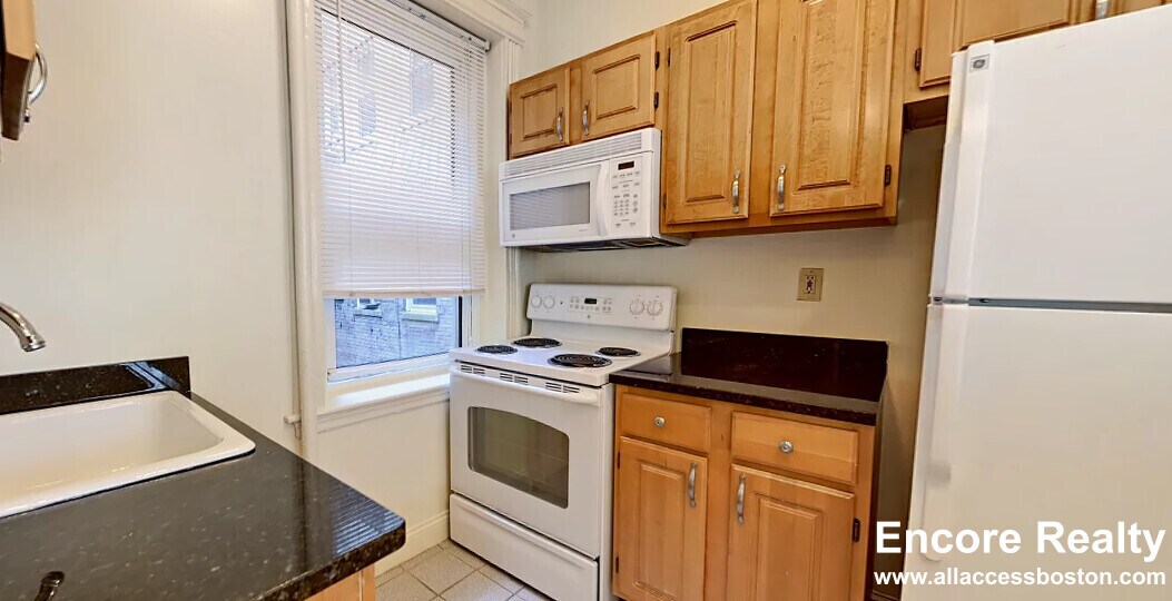 54 Queensberry St, Unit 102-15 in Boston, MA - Building Photo