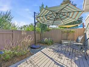 1859 Hill Top Ln in Encinitas, CA - Foto de edificio - Building Photo