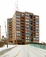 Grandview Towers in Pittsburgh, PA - Building Photo - Building Photo