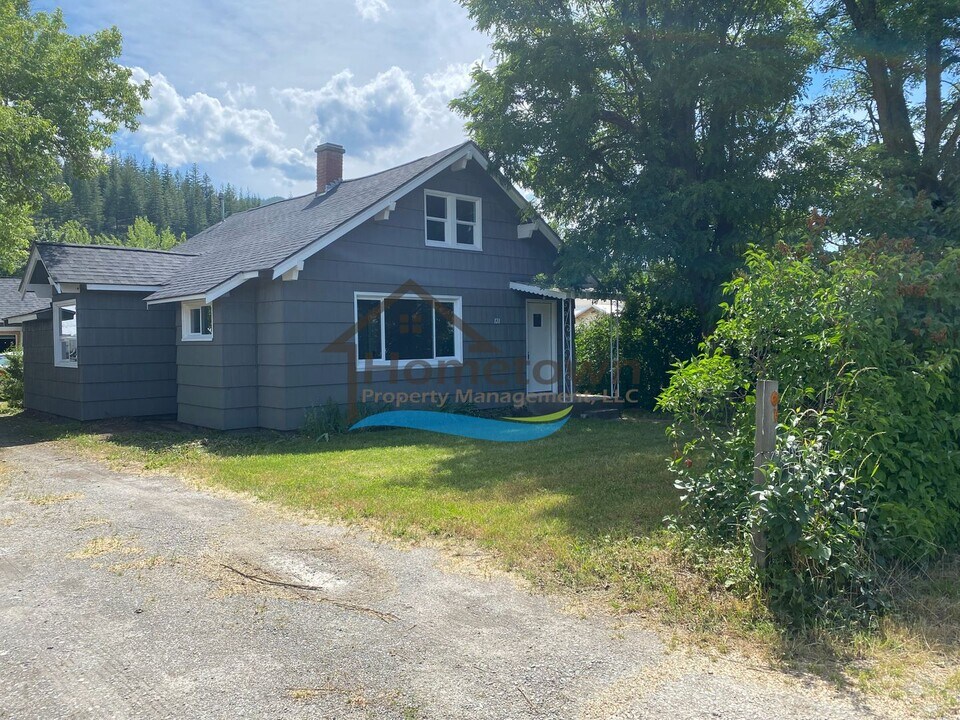 121 1st Ave in Smelterville, ID - Building Photo