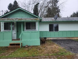 835 12th Ave in Sweet Home, OR - Building Photo