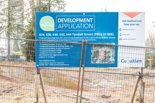 642 Tyndall St in Coquitlam, BC - Building Photo