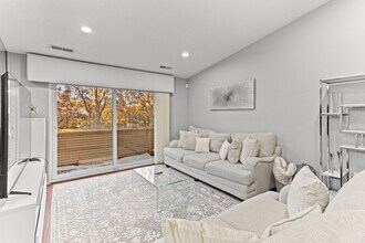 6560 Ridgefield Cir in West Bloomfield Township, MI - Building Photo - Building Photo