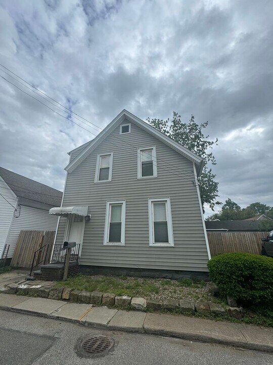 2452 Thurman Ave in Cleveland, OH - Building Photo