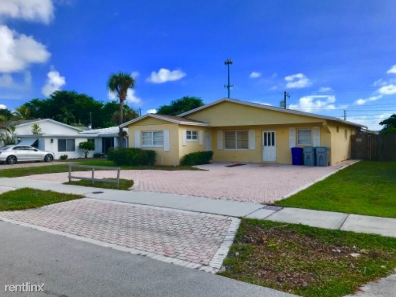 3734 NE 18th Ave-Unit -Unit D in Pompano Beach, FL - Building Photo