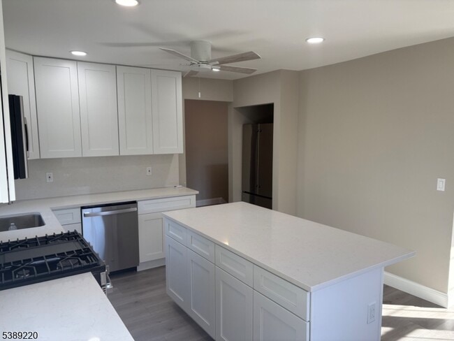 428 Highland Ave in South Plainfield, NJ - Building Photo - Building Photo