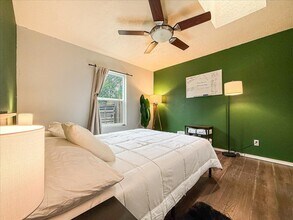 521 Camino Solano in Santa Fe, NM - Foto de edificio - Building Photo