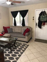 406 Foch St in Bryan, TX - Building Photo - Building Photo