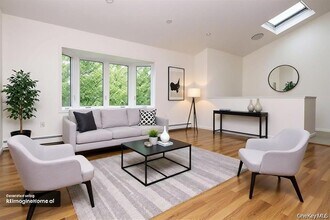 65 Bluebird Ln in Plainview, NY - Building Photo - Building Photo