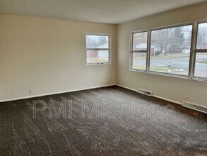 1647 Vernerlee Ln in South Bend, IN - Building Photo - Building Photo