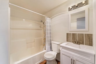1640 SW 35th St in Redmond, OR - Building Photo - Building Photo