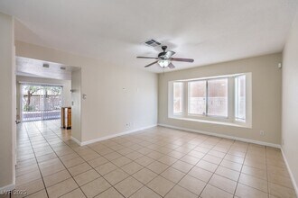 9448 Hershey Ln in Las Vegas, NV - Building Photo - Building Photo