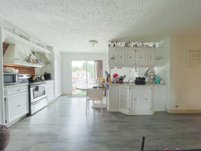 75 Magoun Ave, Unit 1 in Medford, MA - Foto de edificio - Building Photo