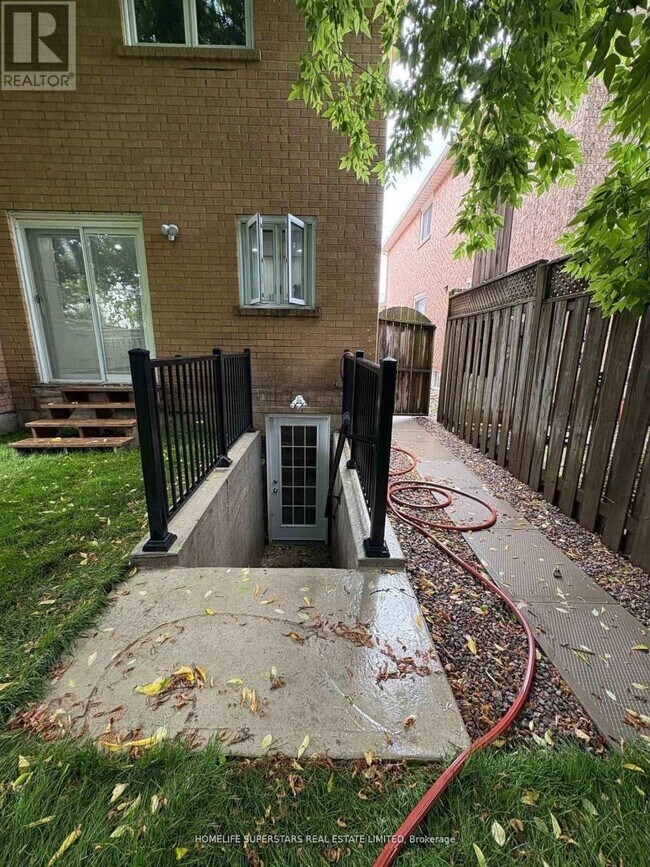 6127 Silken Laumann Way in Mississauga, ON - Building Photo - Building Photo