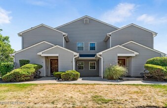 339 Yorkshire Pl in Morganville, NJ - Building Photo - Building Photo