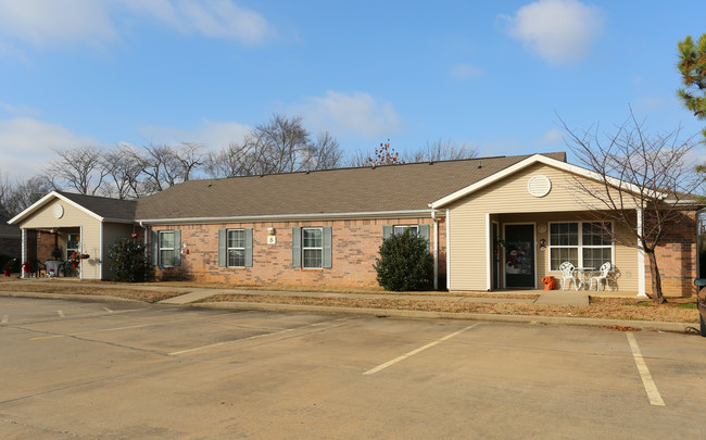 Park at Whispering Pines in Conway, AR - Foto de edificio - Building Photo