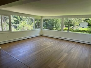 135 Worthington Rd in White Plains, NY - Building Photo - Building Photo