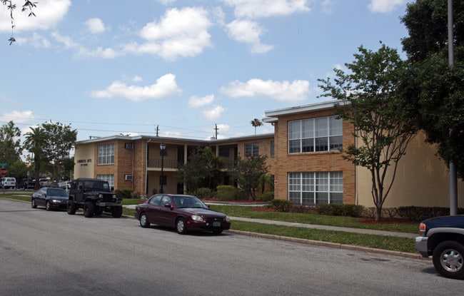 301 Danube Ave in Tampa, FL - Foto de edificio - Building Photo