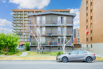 1338 16 Av SW in Calgary, AB - Building Photo - Building Photo