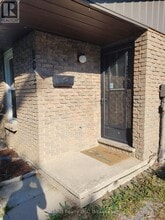 8087 Aintree Dr in Niagara Falls, ON - Building Photo - Building Photo