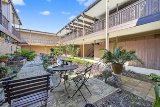 2516 Commonwealth St, Unit 203 in Houston, TX - Foto de edificio - Building Photo