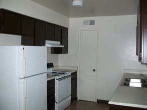 Bengston Apartments in Fresno, CA - Building Photo - Interior Photo