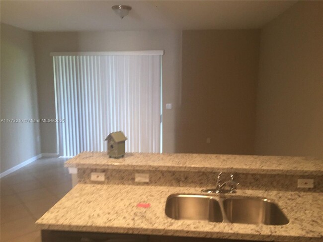 21219 NW 14th Pl in Miami Gardens, FL - Foto de edificio - Building Photo