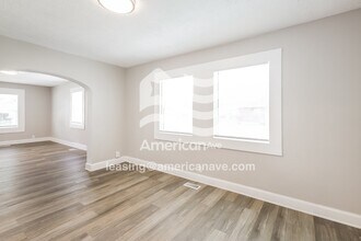 2126 Dequincy St in Indianapolis, IN - Foto de edificio - Building Photo