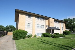 800 13th St in West Des Moines, IA - Building Photo