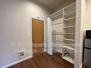 5816 SW Huddleson St in Portland, OR - Building Photo - Building Photo