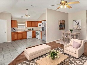 140 Amber Ln in Jarrell, TX - Foto de edificio - Building Photo