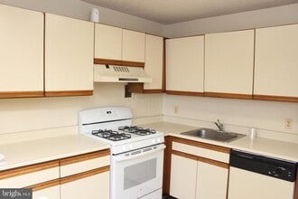1030 E Lancaster Ave in Bryn Mawr, PA - Building Photo - Building Photo