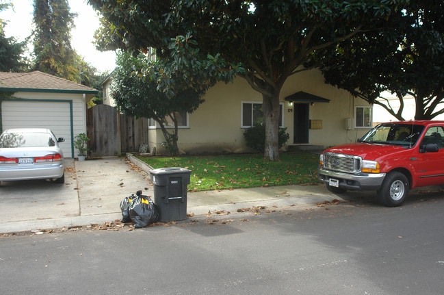 179 Dalma Dr in Mountain View, CA - Foto de edificio - Building Photo